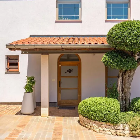 2 Bedroom In Apartment *